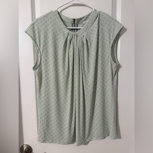 Liz Claiborne Light Green Sleeveless Pleated Blouse, Size Large - Picture 1 of 6
